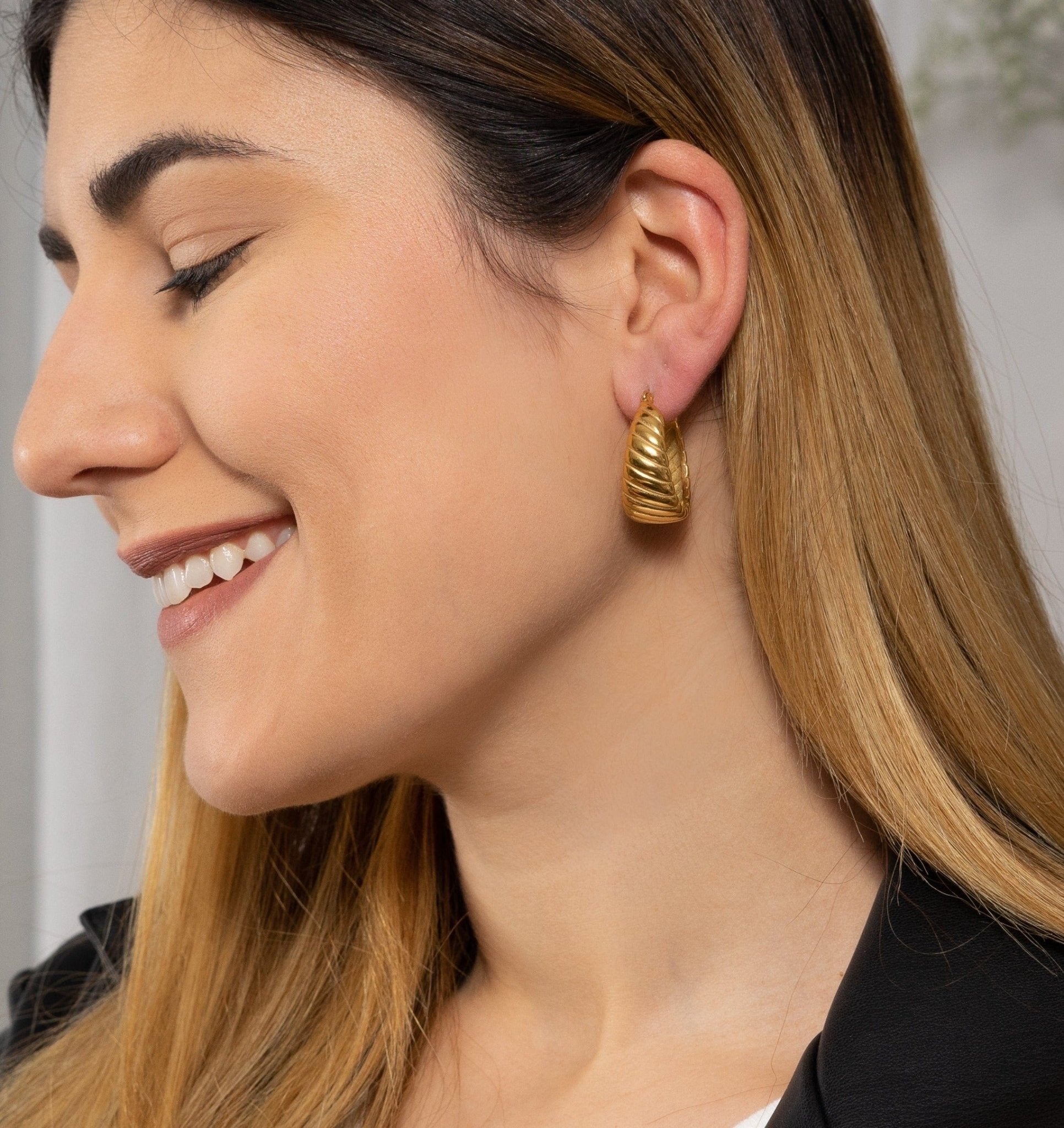 Luna Ribbed Gold Hoops by Koréil Jewelry