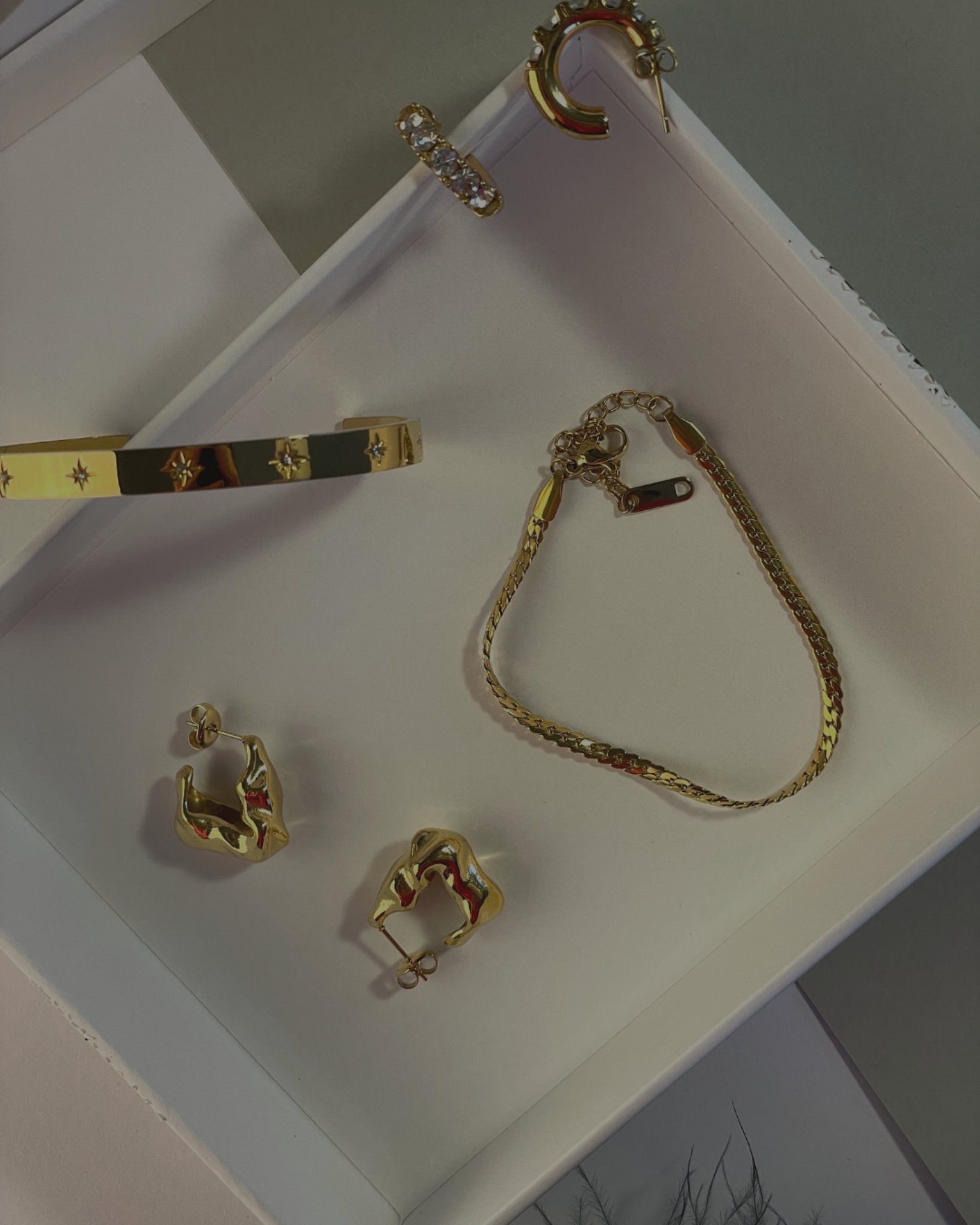 Ronya Curb Link Gold Bracelet by Koréil Jewelry